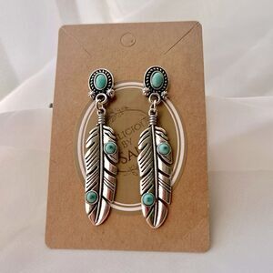 5/$25  SILVER COLOR FEATHER 🪶 EARRINGS